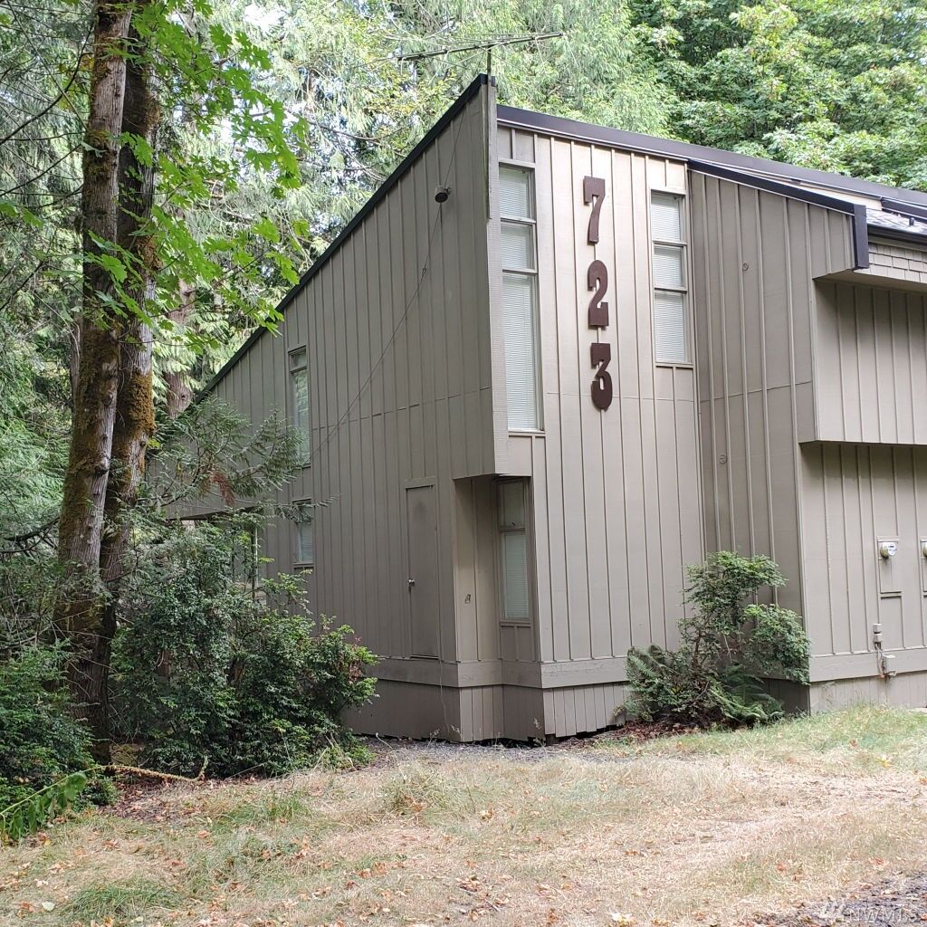 Property Photo:  723 E Promontory Road  WA 98584 