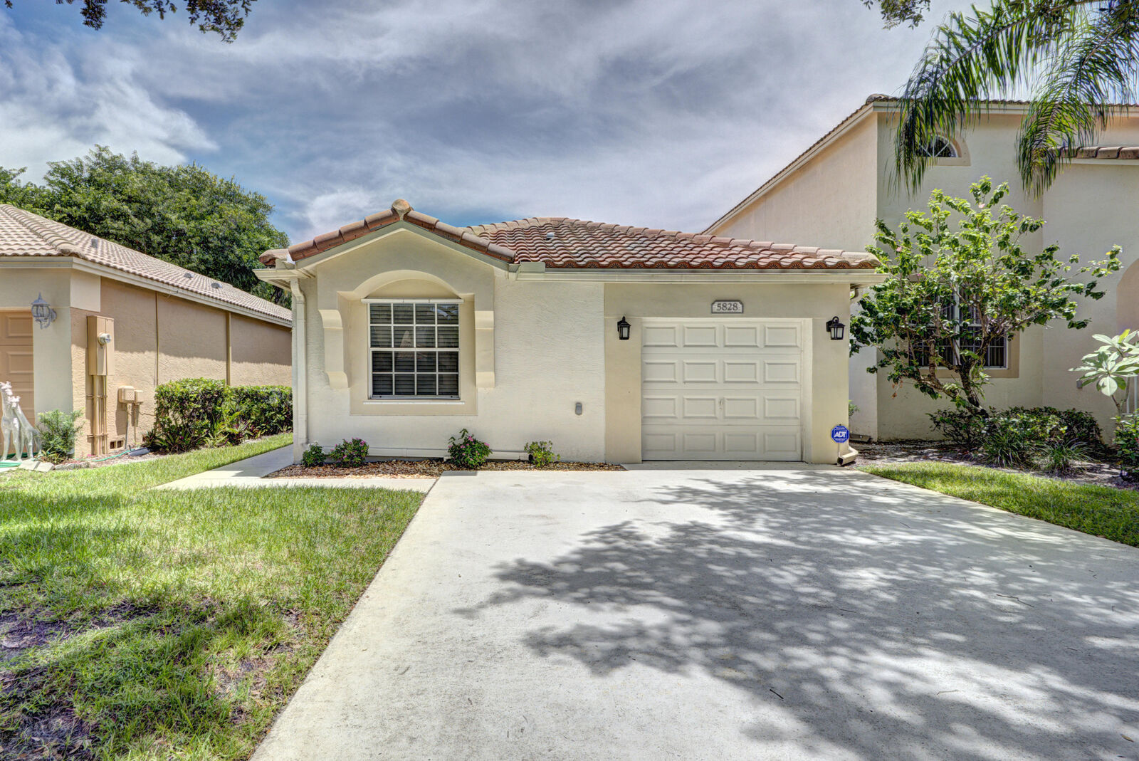 Property Photo:  5828 Eagle Cay Terrace  FL 33073 