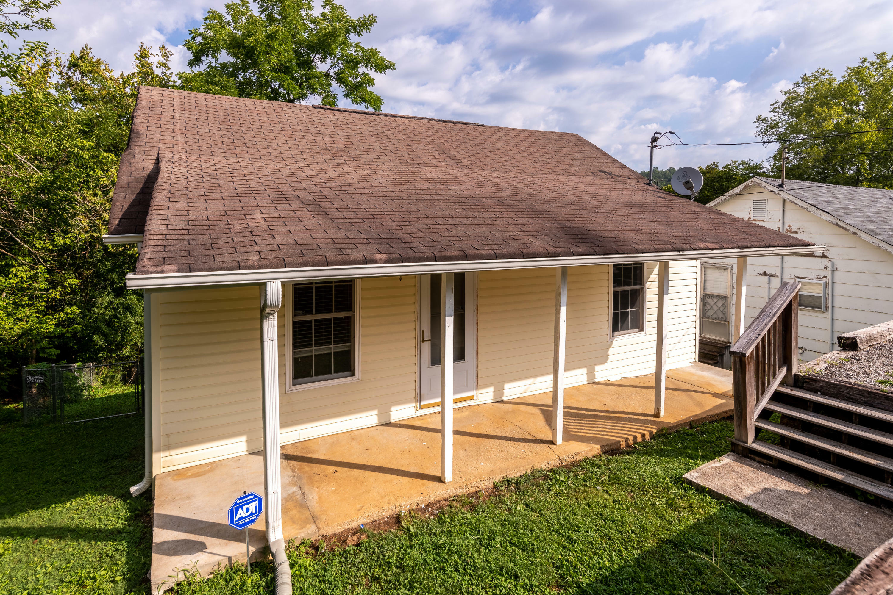 Property Photo:  103 E 9th Ave  TN 37771 