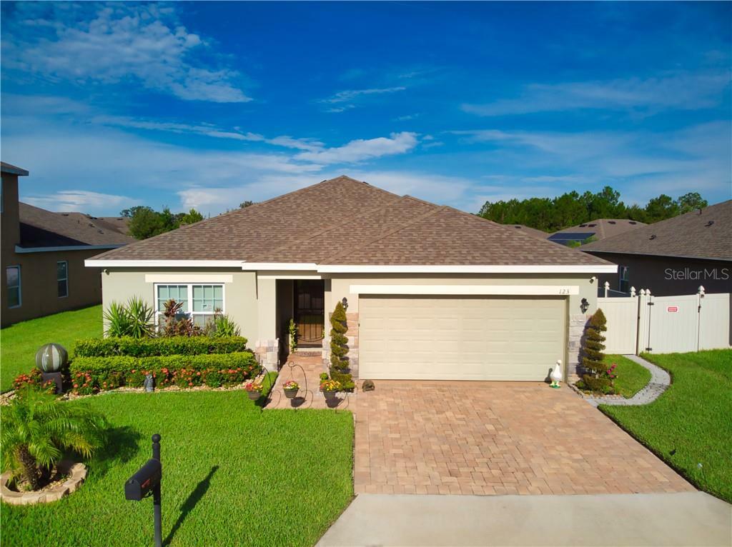 Property Photo:  123 Vitoria Road  FL 33837 