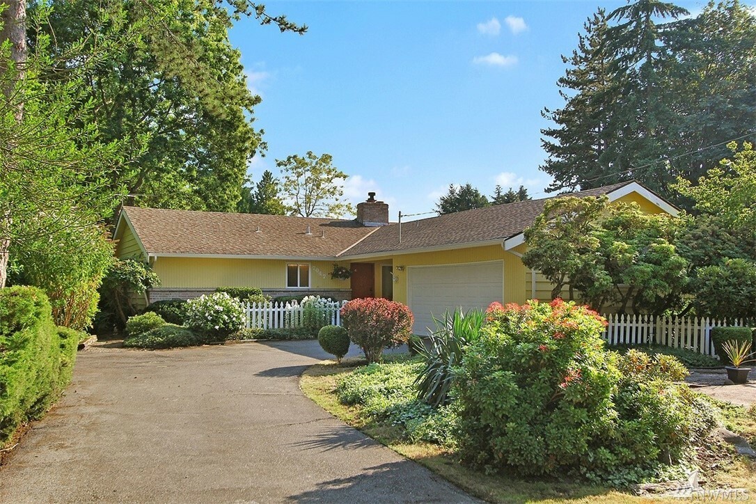 Property Photo:  7047 NE 138th St  WA 98034 