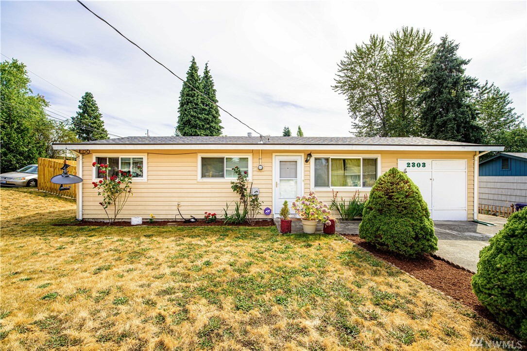 Property Photo:  2303 SW 328th St  WA 98023 