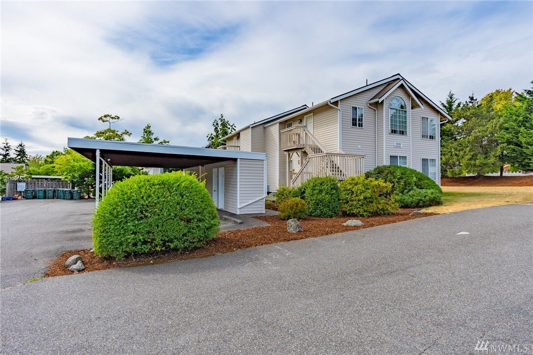 Property Photo:  1104 E Maryland St  WA 98226 