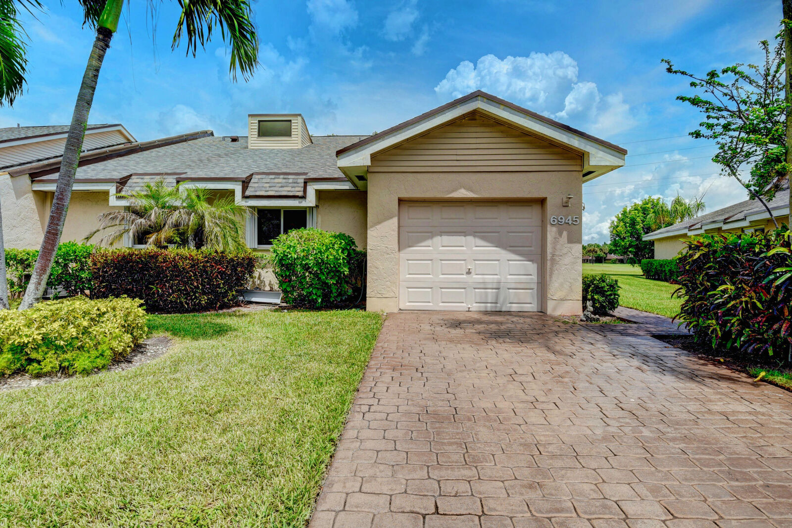 Property Photo: 6945 Fountains Circle FL 33467