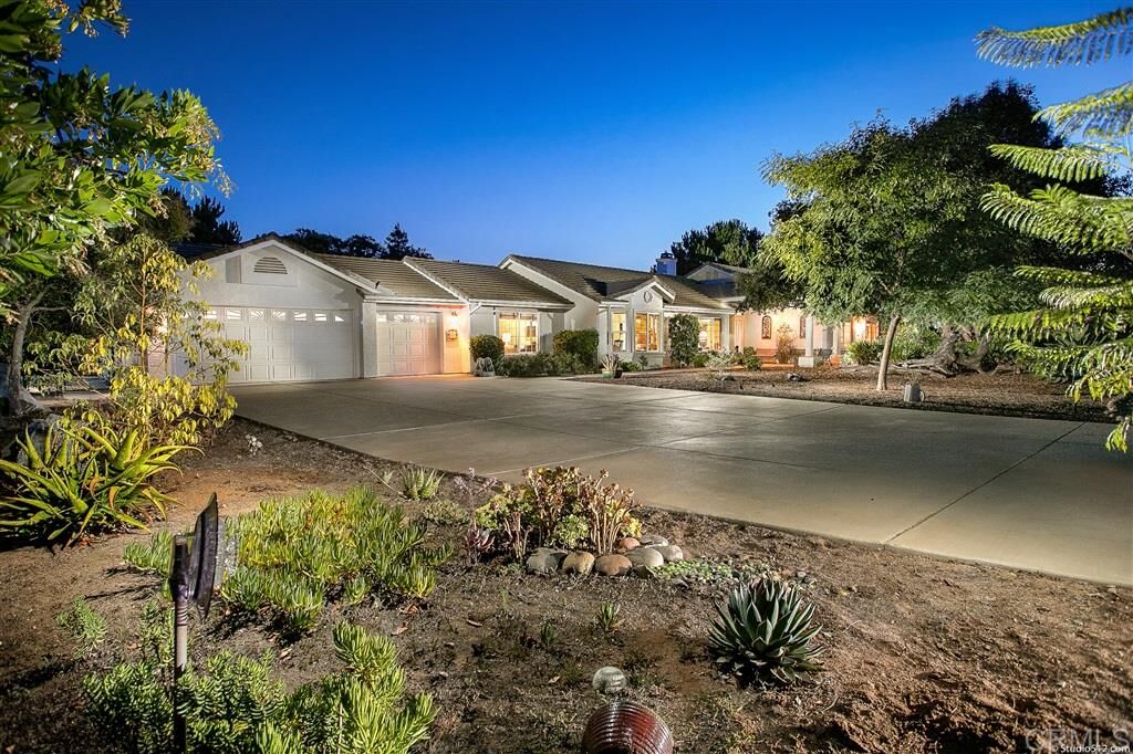 Property Photo: 10525 Burned Oak Ln CA 92026