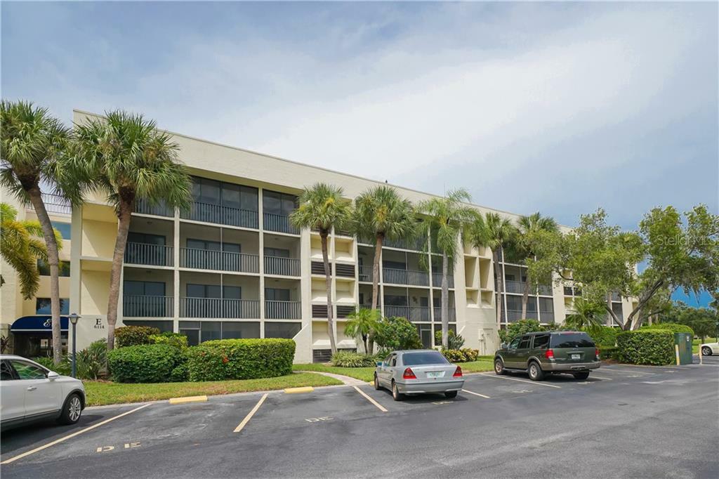 Property Photo: 6114 43rd Street W 306E FL 34210