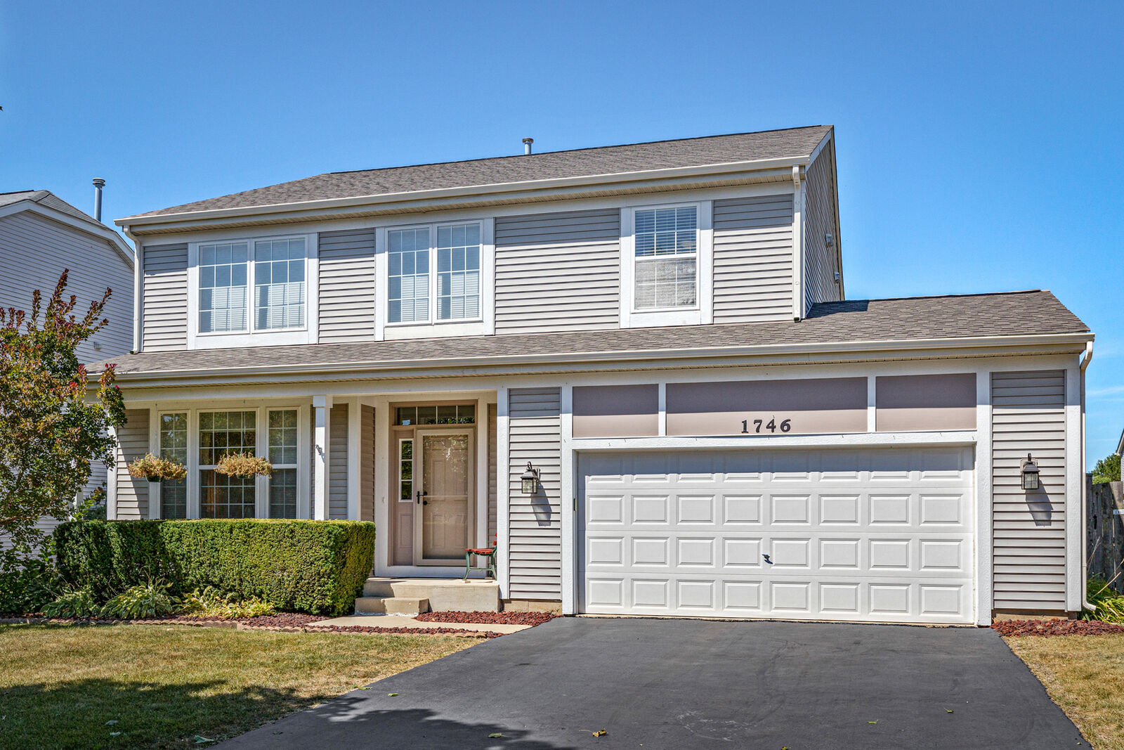 Property Photo: 1746 Newbridge Circle IL 60123