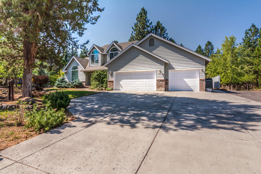 Property Photo:  3751 NW Summerfield  OR 97703 