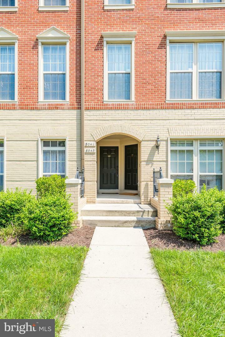 Property Photo: 8041 Crescent Park Drive VA 20155