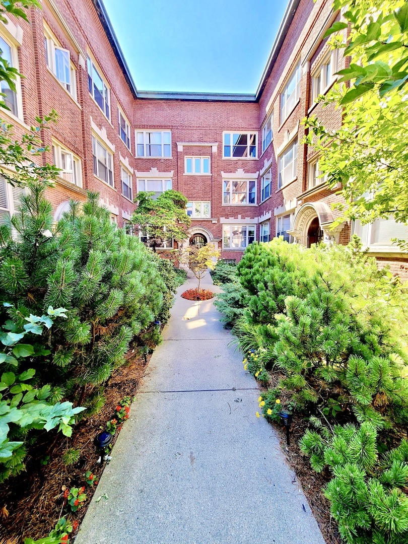 Property Photo:  4634 North Racine Avenue 1  IL 60640 