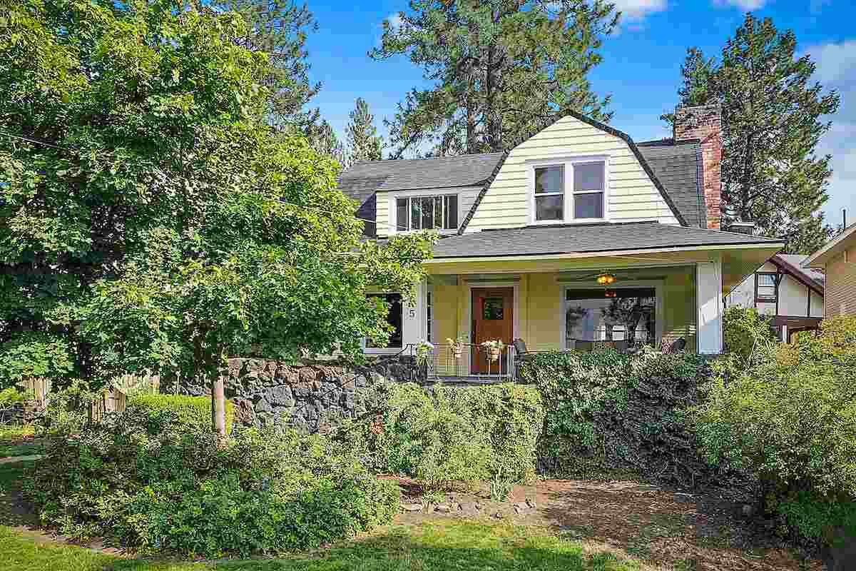 Property Photo:  845 W Cliff Dr  WA 99204 