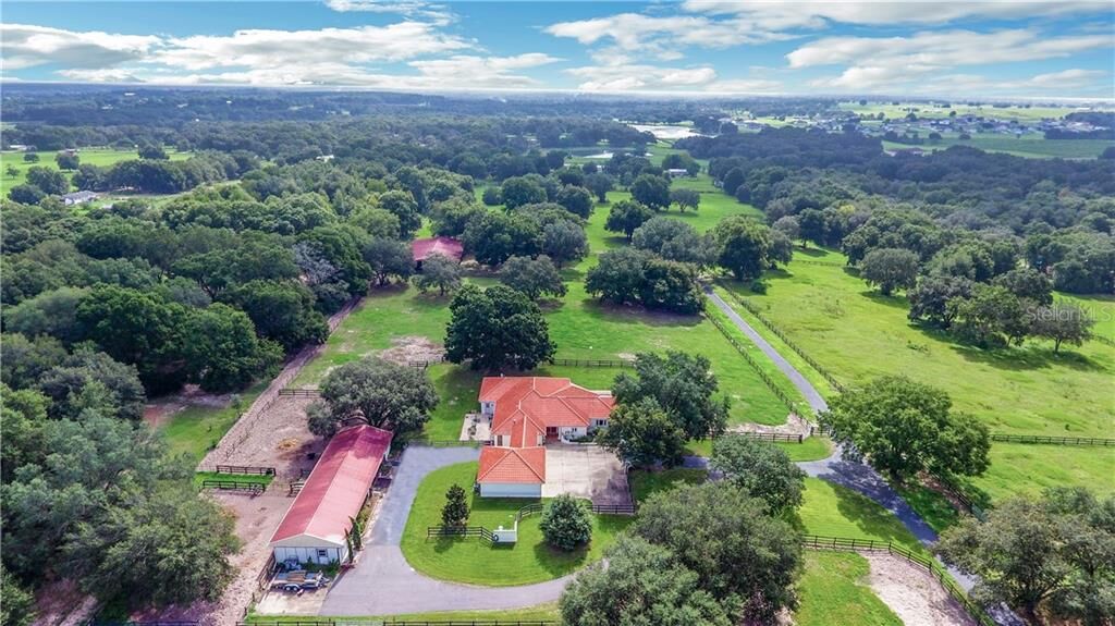 Property Photo: 17321 SE 150th Avenue Road FL 32195