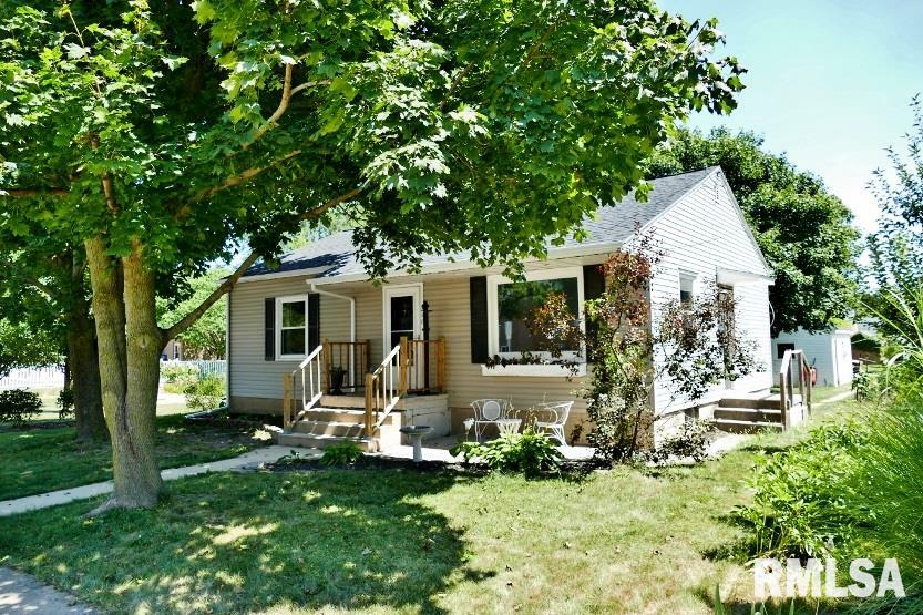 Property Photo:  210 N Tazewell  IL 61548 