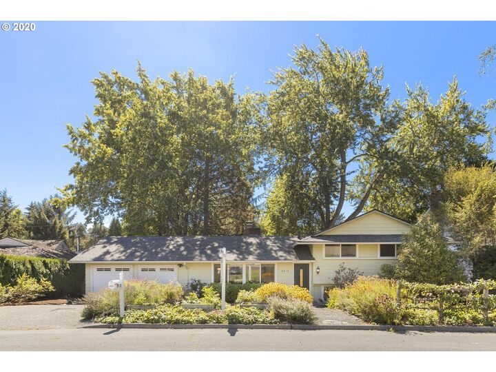 8910 SW Homewood St  Portland OR 97225 photo