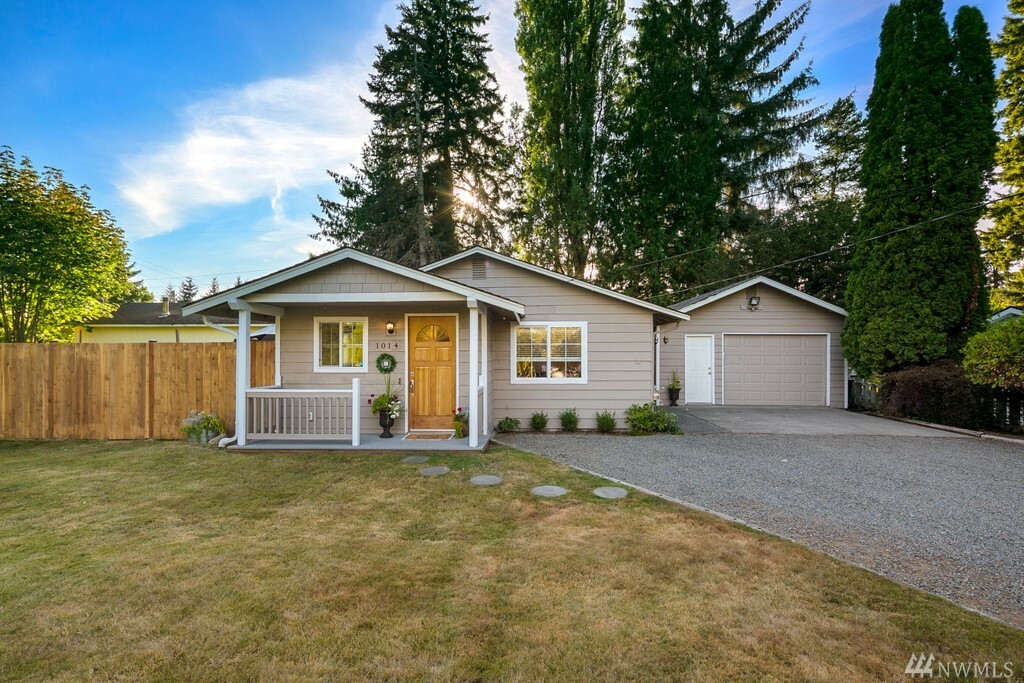 Property Photo:  1014 Clark Ave  WA 98290 