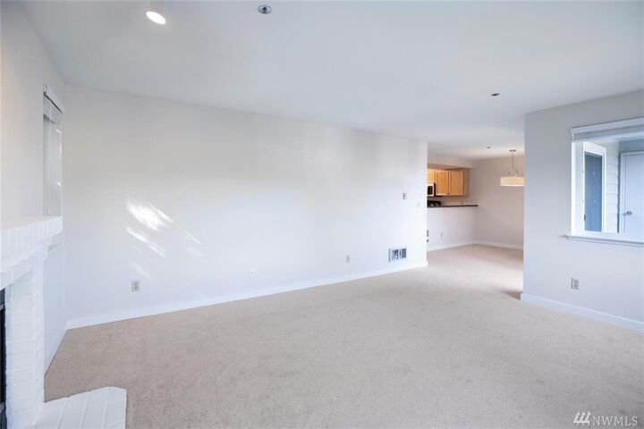 Property Photo: 6700 NE 182nd St D204 WA 98028
