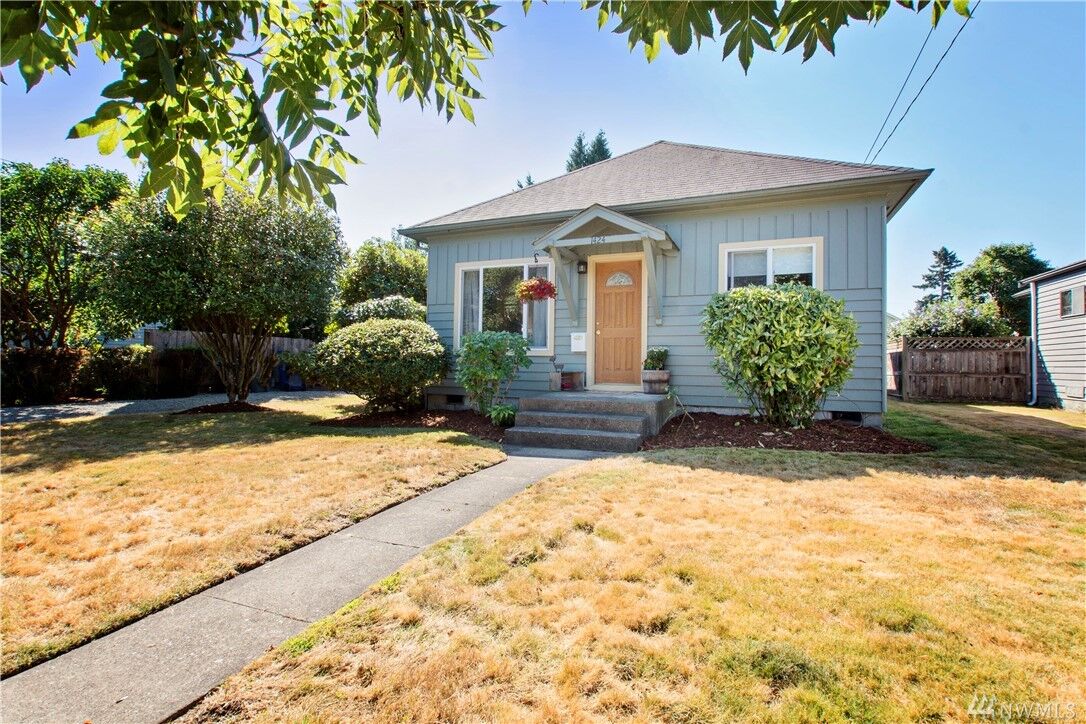 Property Photo:  1424  Everett Street  WA 98390 