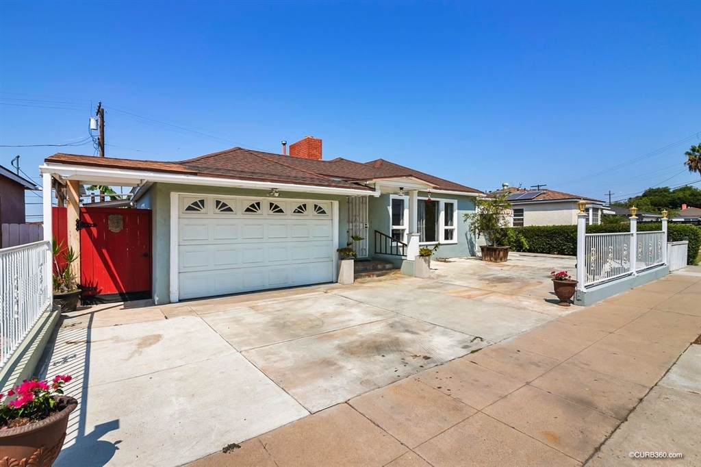 Property Photo: 322 Los Alamos Dr CA 92114