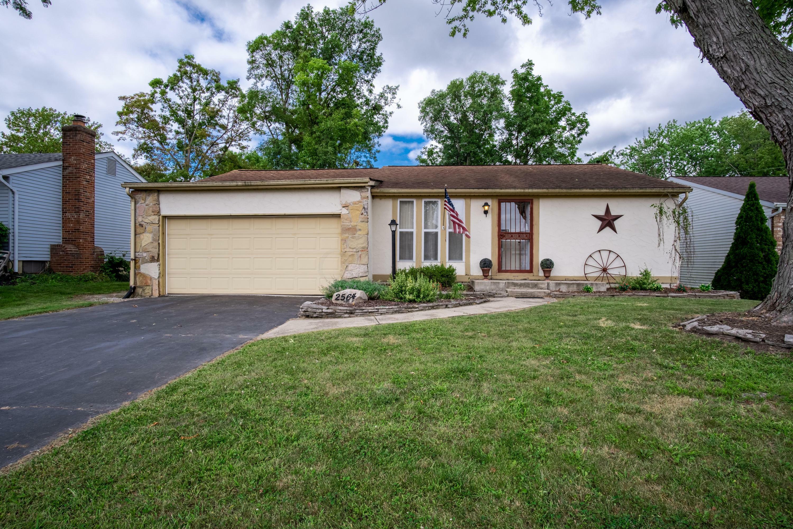 Property Photo:  2564 Dolores Drive  OH 43123 