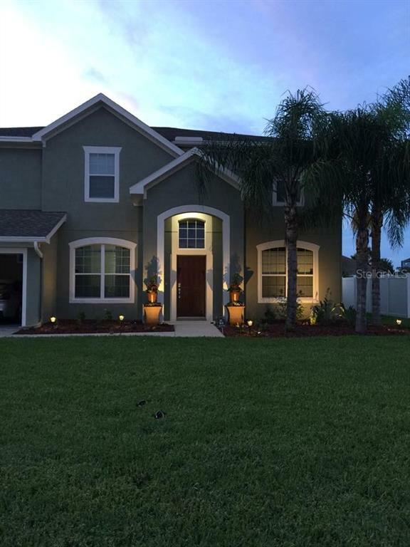 Property Photo: 11810 Newberry Grove Loop FL 33579