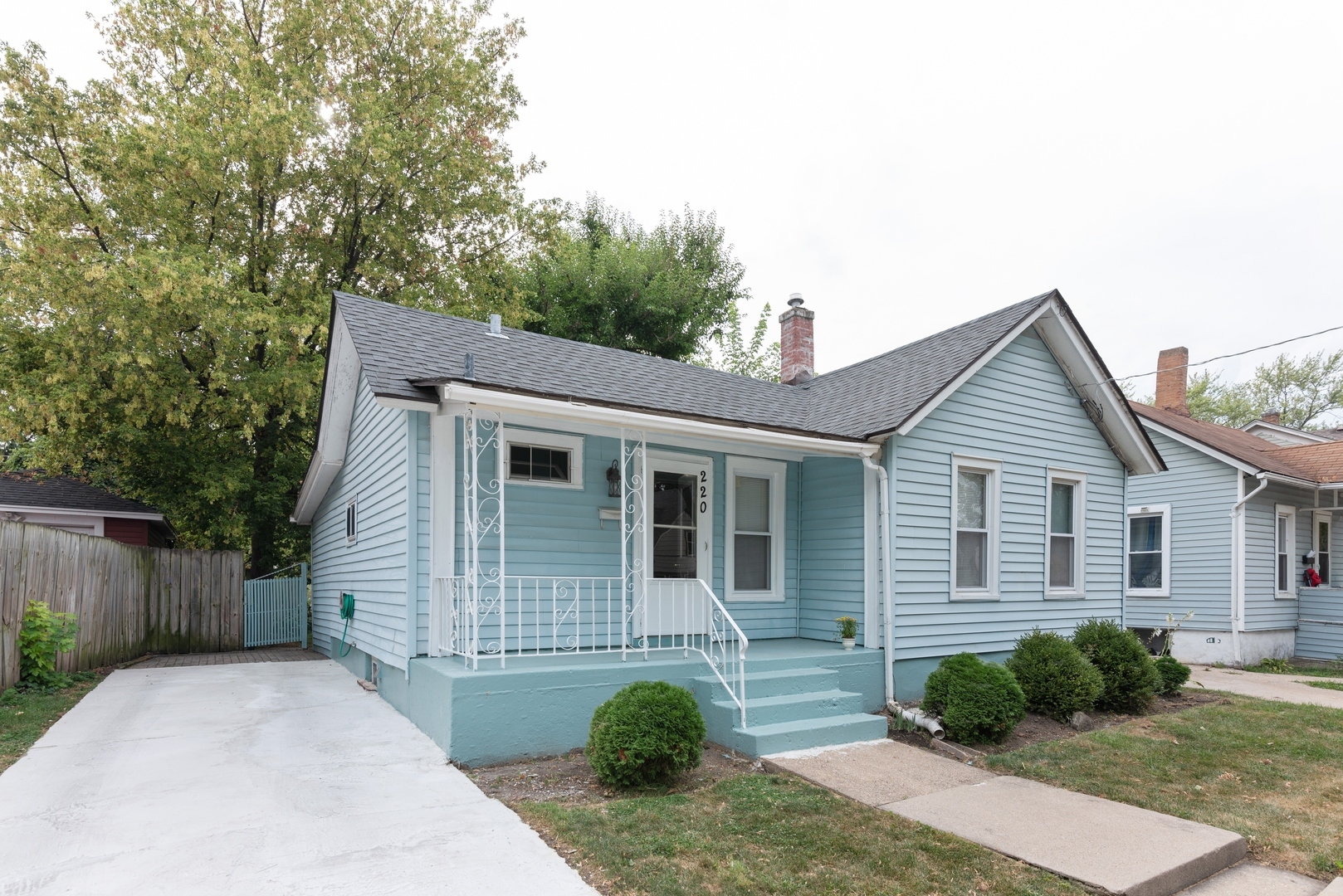 Property Photo: 220 Harvey Street IL 60123