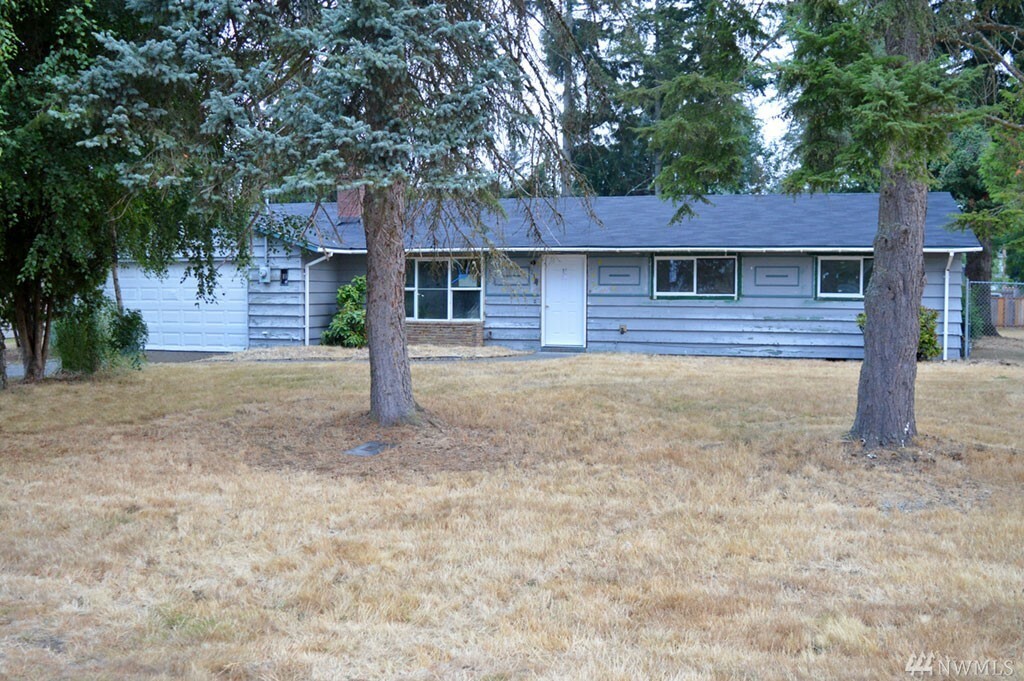 Property Photo:  217 170th St E  WA 98387 