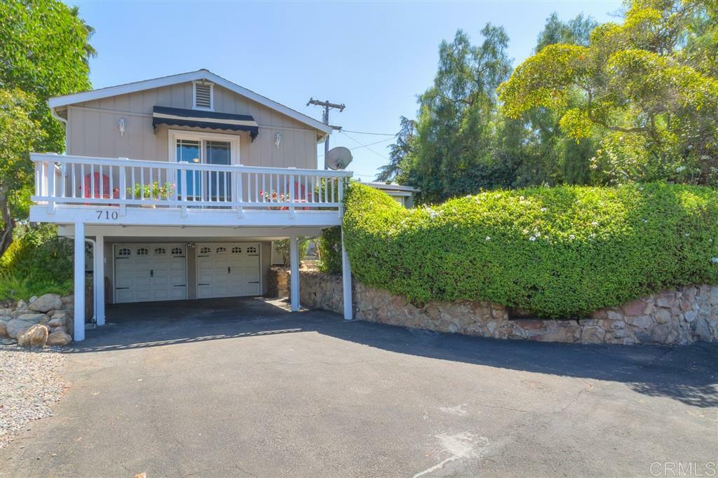 Property Photo: 710 Franklin Ln CA 92084
