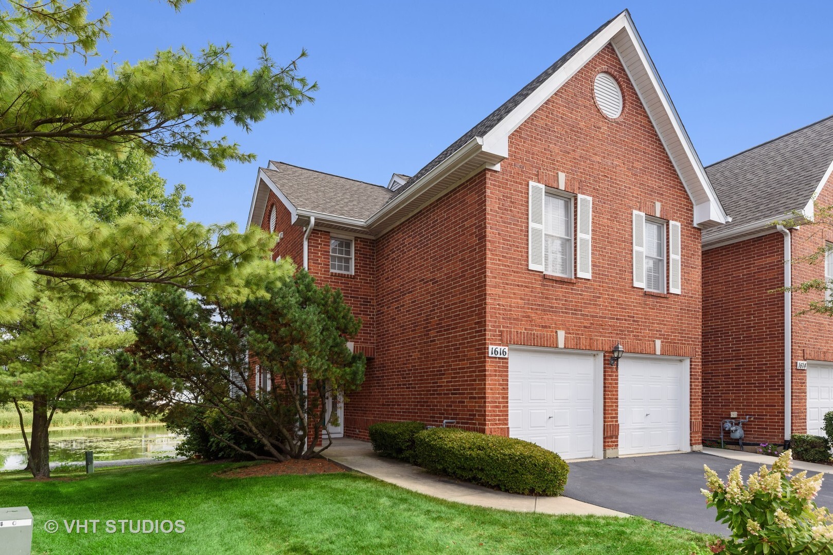 Property Photo: 1616 West Ethans Glen Drive IL 60067