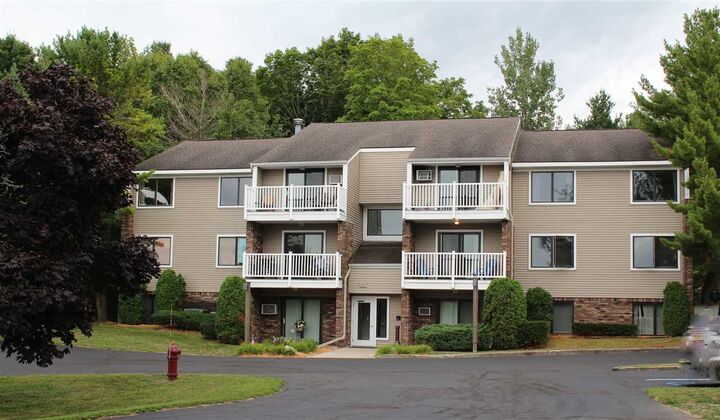 700 Hillside #8  Petoskey MI 49770 photo