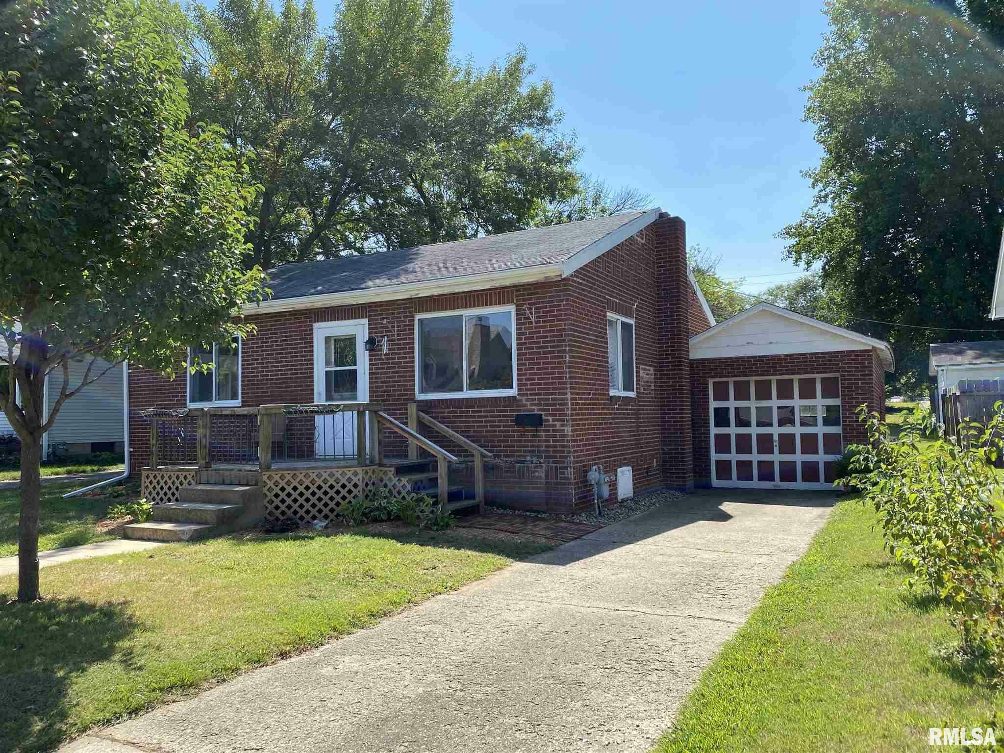 Property Photo:  709 E Adams  IL 62644 