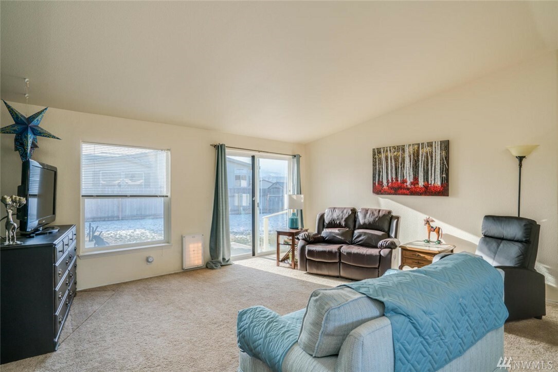 Property Photo:  522 Newport Plaza  WA 98802 