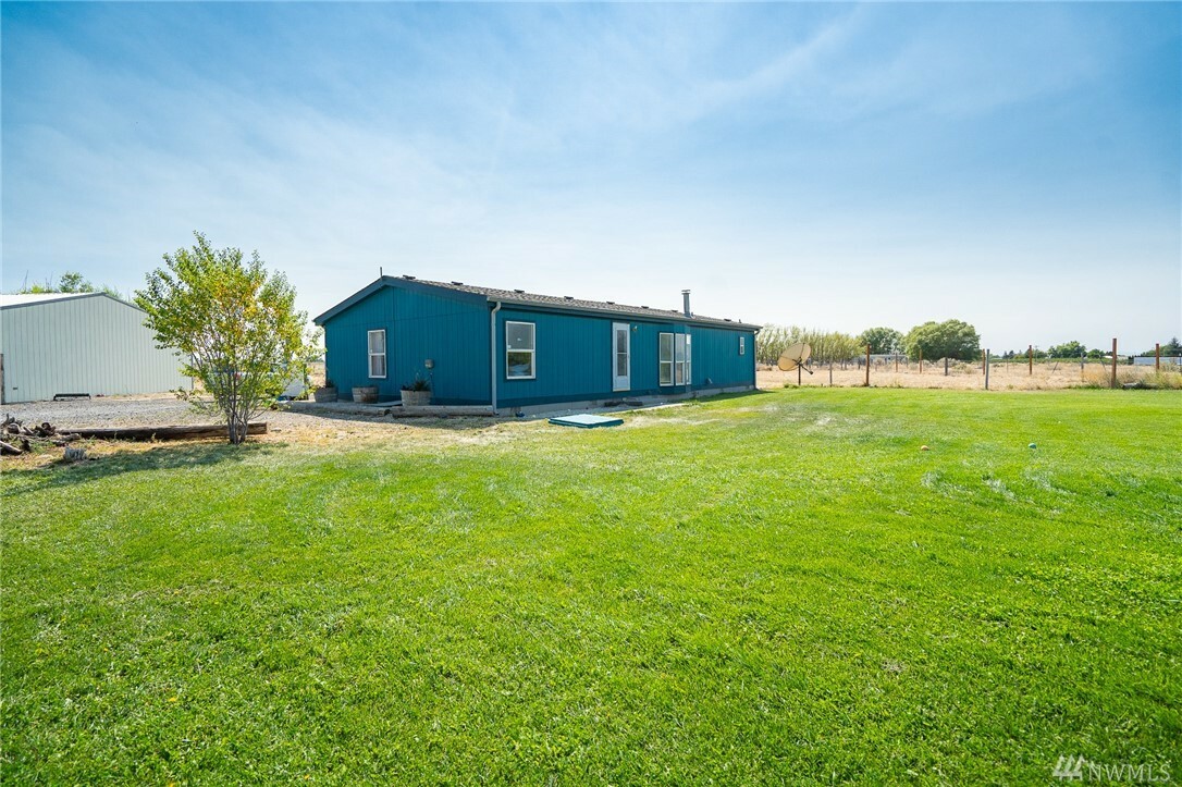 Property Photo:  7863 Road 10 NW  WA 98823 
