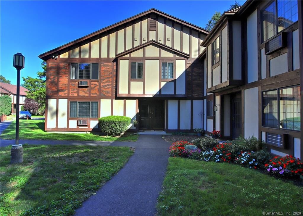 Property Photo:  310 Foxwood Lane 310  CT 06461 