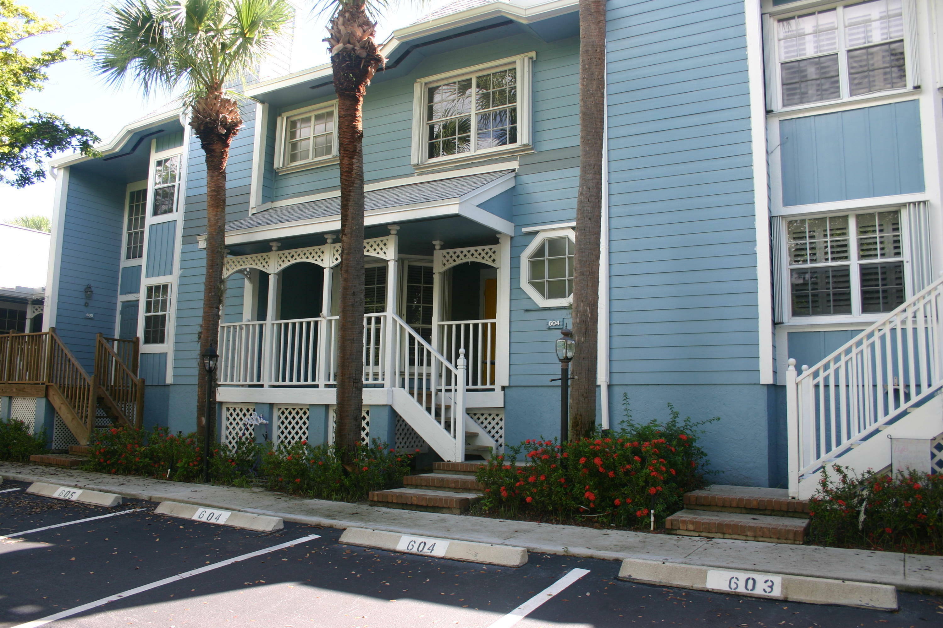 Property Photo: 604 Ocean Dunes Circle FL 33477