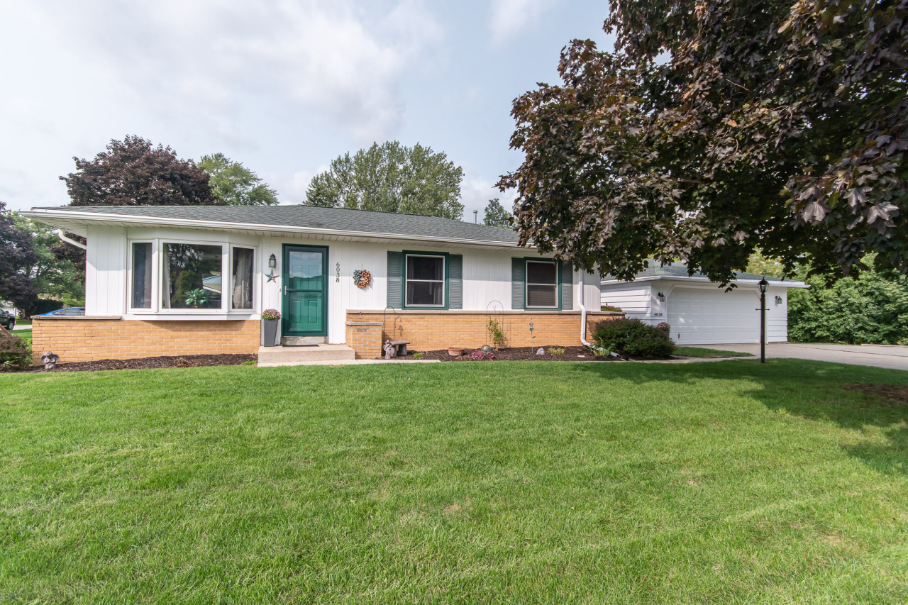 Property Photo: 6038 W Fairlane Ave WI 53223
