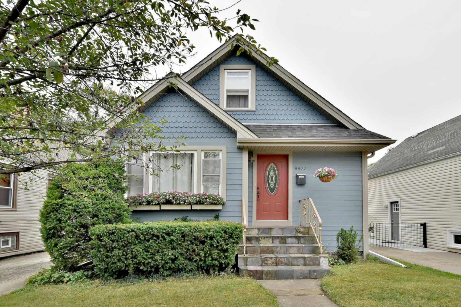 Property Photo: 8977 Chestnut Avenue IL 60171