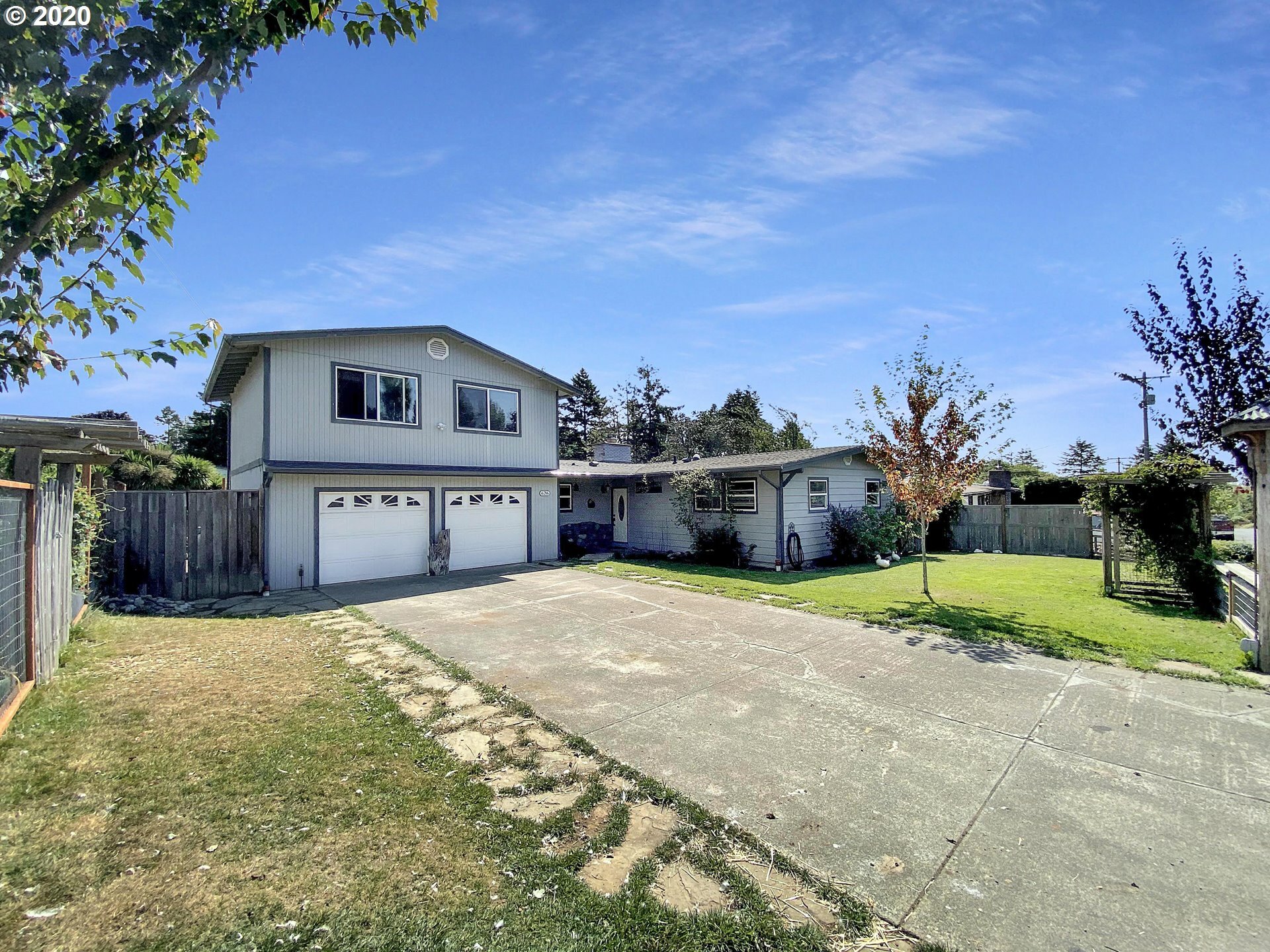 Property Photo:  626 Easy Manor Dr  OR 97415 