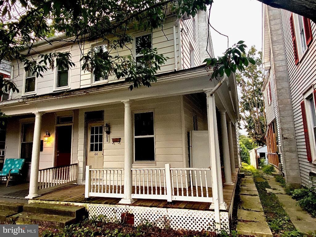 Property Photo:  44 E Center Street  PA 17543 