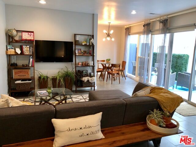 Property Photo:  11842 Kiowa Ave 2  CA 90049 