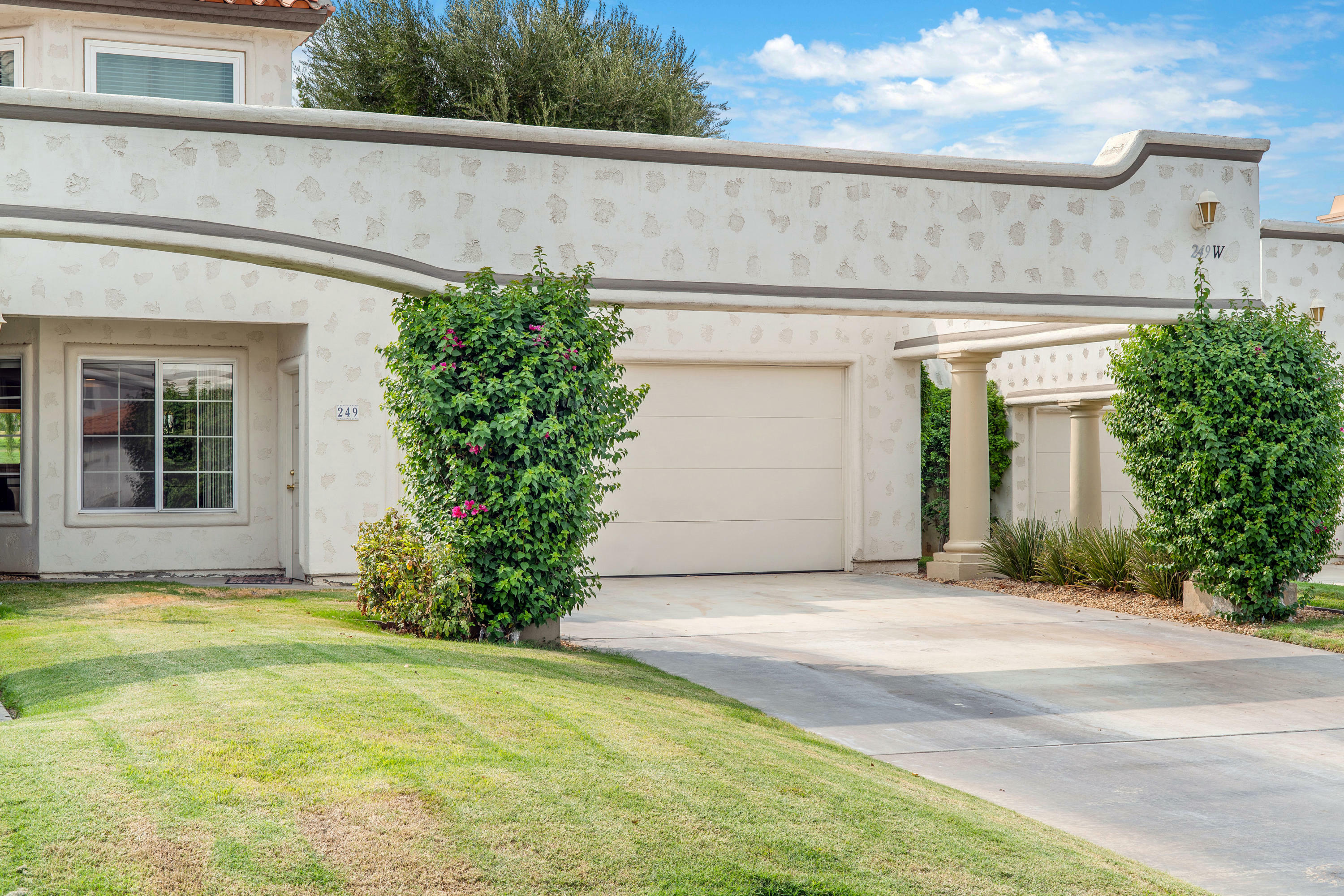 Property Photo: 249 Vista Royale Circle W CA 92211
