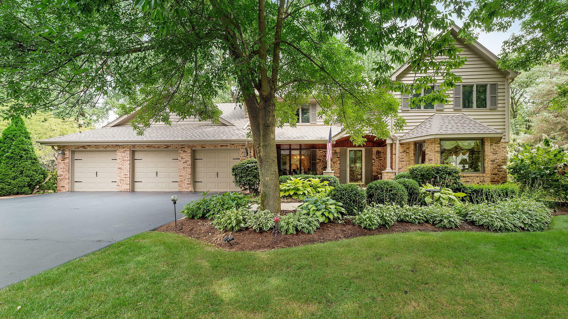 Property Photo:  5 Peppermill Court  IL 60527 