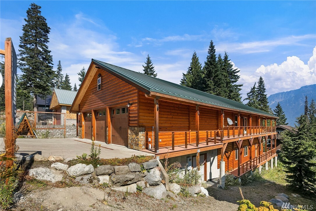 Property Photo:  270 Innsbruck Dr  WA 98068 