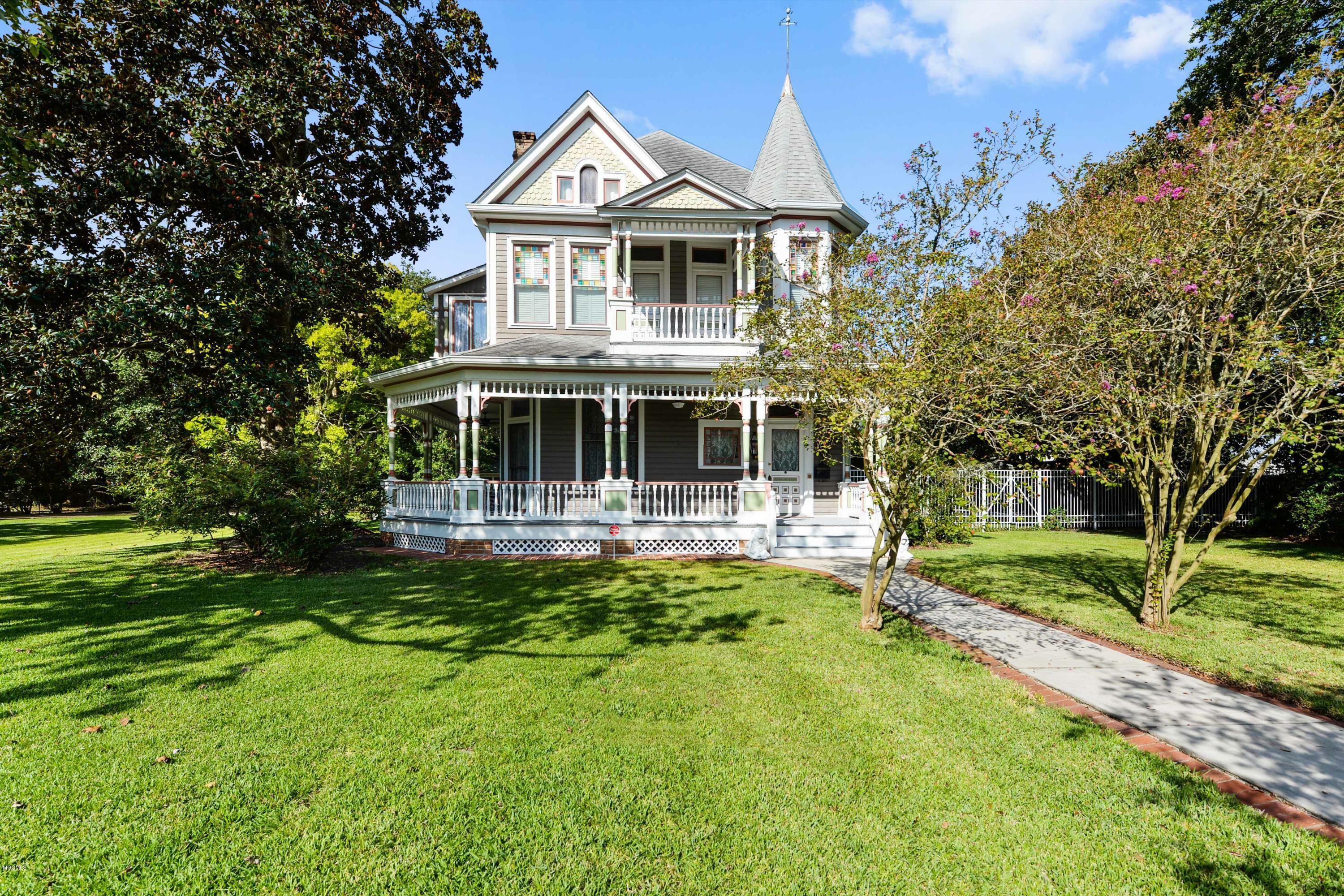 Property Photo:  2425 Pascagoula Street  MS 39567 