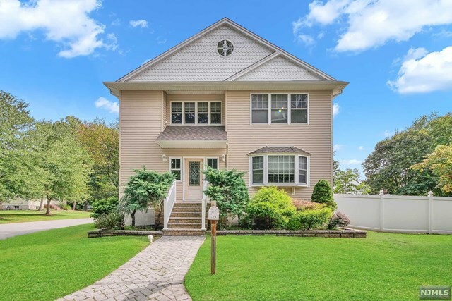 Property Photo:  12 Greenwood Avenue  NJ 07440 