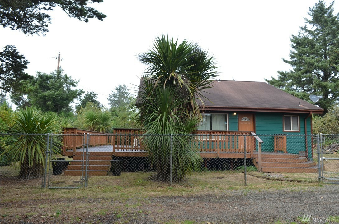 Property Photo:  484 Centaurus Ave  WA 98569 