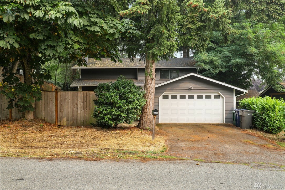 Property Photo:  2500 SW 104th St  WA 98146 