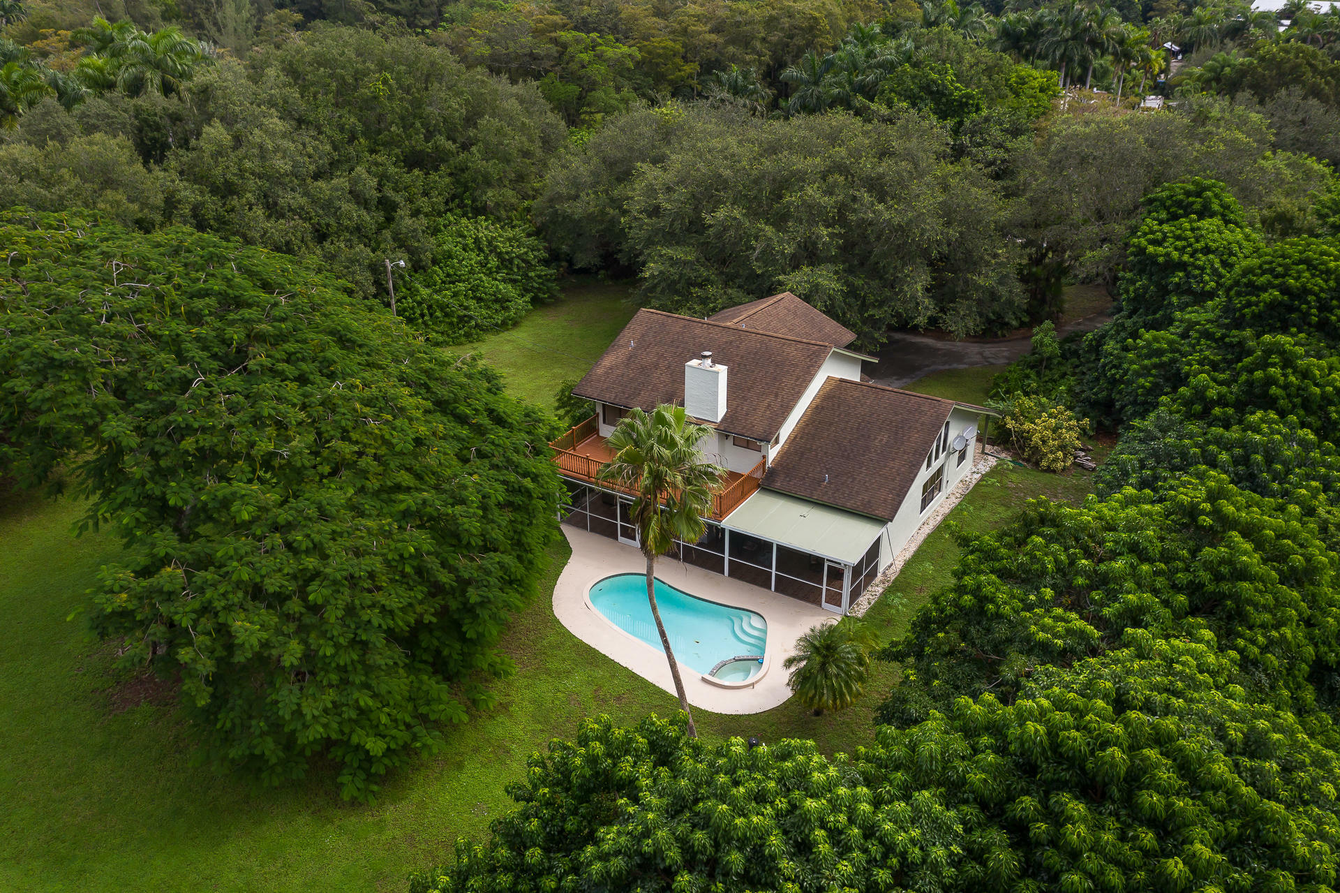 Property Photo: 6885 NW 84th Avenue FL 33067