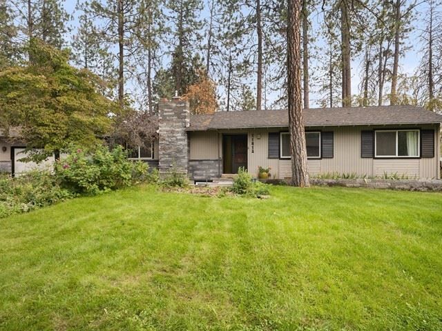 Property Photo: 11812 N Highwood Ct WA 99218-2900