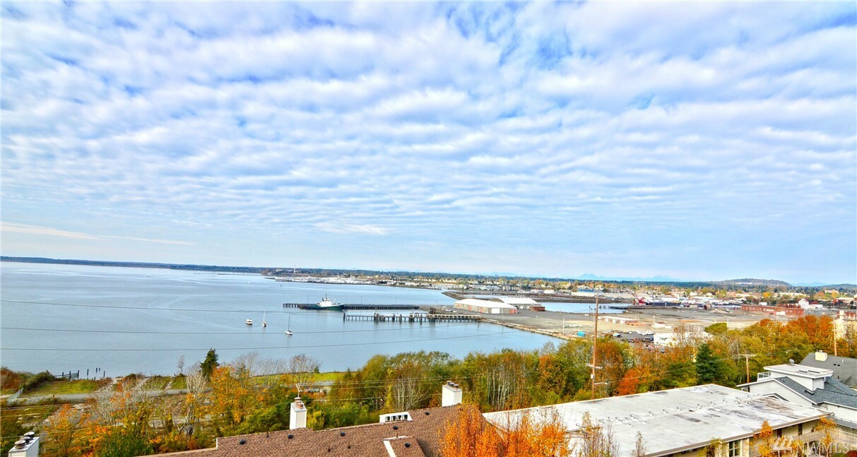 Property Photo: 415 N State St 501 WA 98225