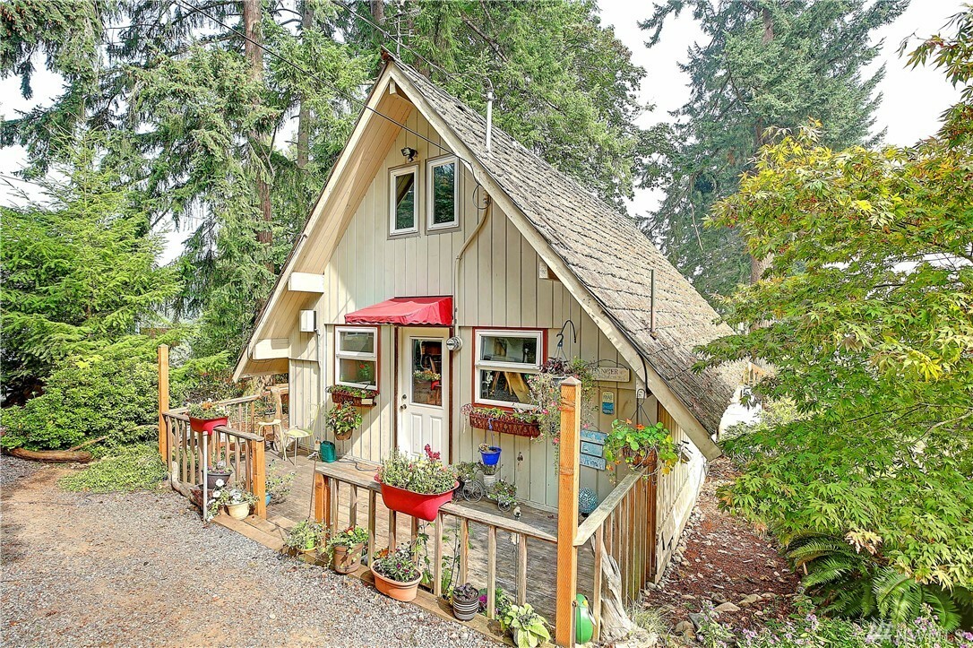 Property Photo:  1265 E Camano Dr  WA 98282 